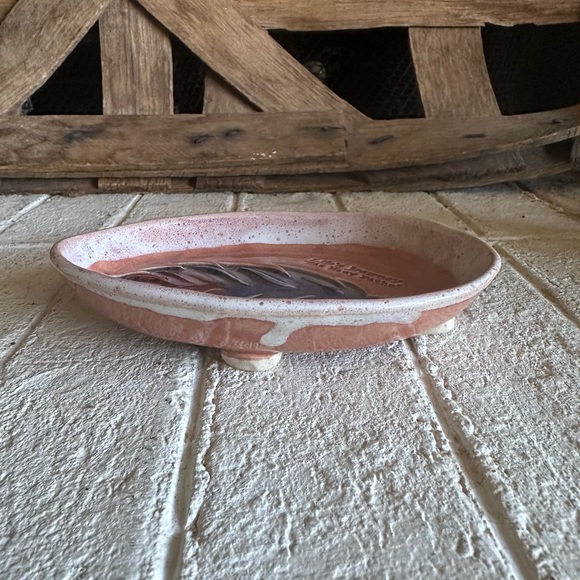 Hand Crafted Jewelry/ soap/ trinket Dish Pottery Feather design (WB) - Picture 2 of 6